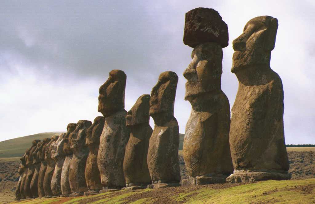 Moai 1.jpg (51182 byte)